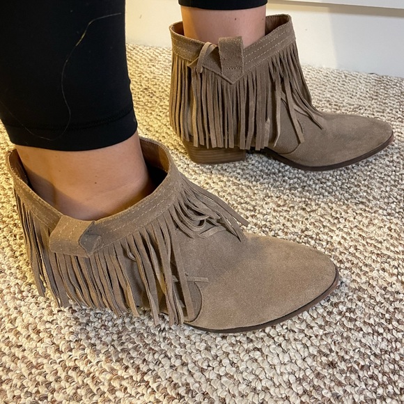 Brown fringe booties with small heel. Size 9. - Picture 2 of 3